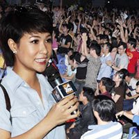 Mất ngủ vì Uyên Linh
