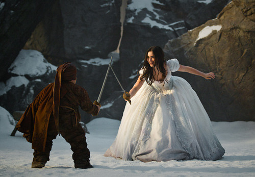 Bạch Tuyết hài đậm chất phiêu lưu, Phim, julia roberts, lily collins, bach tuyet, armie hammer, co tich, hai huoc, phim moi
