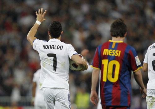 Tự truyện Ronaldo (P5): Trời sinh Ronaldo, sao còn sinh Messi, Bóng đá, tu truyen ronaldo, cristiano ronaldo, ronaldo va messi, lionel messi, cr7, ronaldo, sporting lisbon, ngay tho au ronaldo, bong da, bong da tay ban nha, bao bong da, bong da 24h, lich thi dau bong da, ket qua bong da