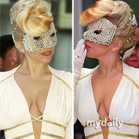 Lady Gaga khoe ngực lỏng lẻo ở Hàn Quốc