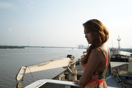 Phi Thanh Vân leo trèo trên bến tàu, Ca nhạc - MTV, Phi thanh van, MV moi, video clip ca nhac, Loi cuoi cho anh, tham hoa nhac viet, da nau, hat nhep