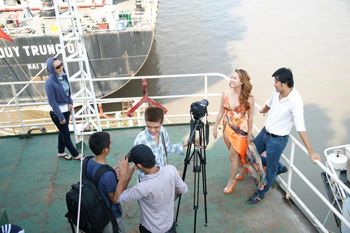 Phi Thanh Vân leo trèo trên bến tàu, Ca nhạc - MTV, Phi thanh van, MV moi, video clip ca nhac, Loi cuoi cho anh, tham hoa nhac viet, da nau, hat nhep