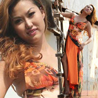 Phi Thanh Vân leo trèo trên bến tàu