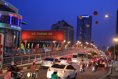 Chùm ảnh: Cầu lắp ghép trước giờ thông xe, Tin tức trong ngày, cau vuot tam, cau lap ghep, le khanh thanh, thong xe, ach tac giao thong, gio cao diem, tin nhanh, tin moi, tin tuc