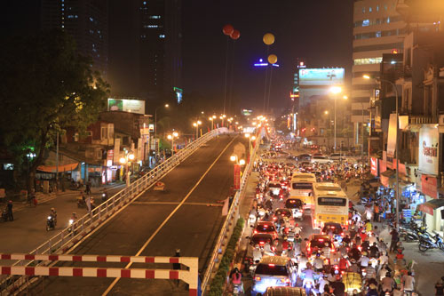 Chùm ảnh: Cầu lắp ghép trước giờ thông xe, Tin tức trong ngày, cau vuot tam, cau lap ghep, le khanh thanh, thong xe, ach tac giao thong, gio cao diem, tin nhanh, tin moi, tin tuc