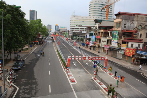 Chùm ảnh: Cầu lắp ghép trước giờ thông xe, Tin tức trong ngày, cau vuot tam, cau lap ghep, le khanh thanh, thong xe, ach tac giao thong, gio cao diem, tin nhanh, tin moi, tin tuc