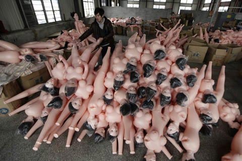 Thâm nhập nhà máy sản xuất búp bê tình dục - 13