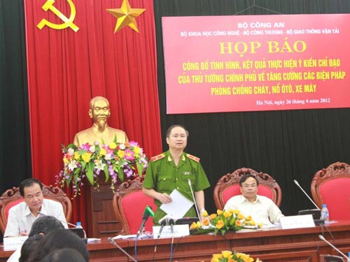 Cháy xe: Không có vụ nào do xăng, Tin tức trong ngày, nguyen nhan chay xe, chay xe, chap dien, chay no, chap dien, dot xe, xang dom, hoa hoan, bao, tin tuc, tin hot, tin hay
