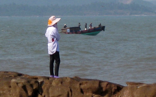 Đỏ mắt giăng lưới tìm xác con trên biển, Tin tức trong ngày, chet duoi, bat oc, mat tich, tre chet duoi, duoi nuoc, tim xac tre chet duoi, bi song cuon, bao, tin nhanh, tin hot, tin tuc