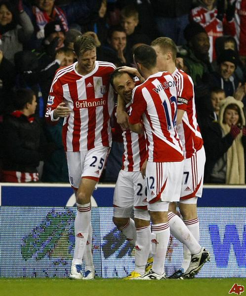 Stoke- Arsenal: Cạm bẫy Britannia, Bóng đá, Stoke- Arsenal, Arsenal, Pulis, Wenger, Van Persie, Champions League