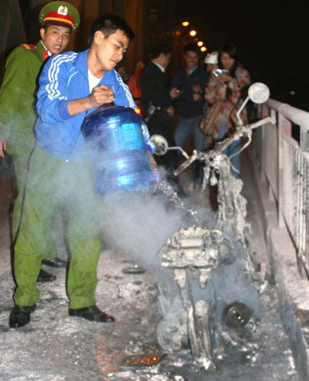 Kết luận nguyên nhân cháy xe gây lo lắng, Tin tức trong ngày, nguyen nhan chay xe, chay xe, xang pha chay no, xang dom, chap dien, bao, tin tuc, tin hot, tin hay