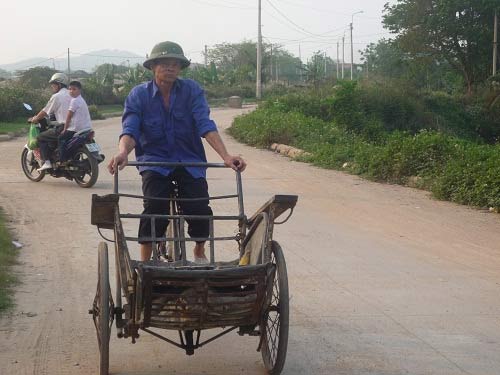 Đạp xích lô nuôi con bại não, vợ ung thư - 3