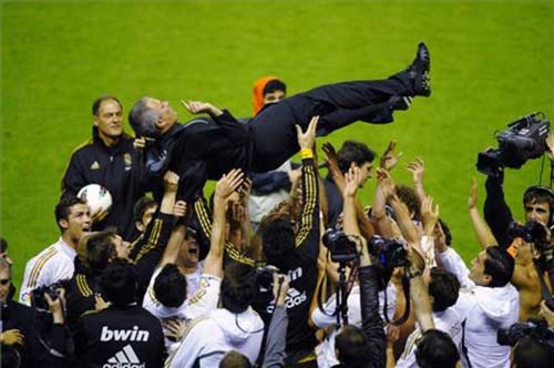 Real Madrid: Chào tân vương La Liga, Bóng đá, real vo dich la liga, real dang quang, real - la liga, bilbao - real, real thang bilbao, ronaldo, la liga, jose mourinho, real cham dut ki nguyen barca, real madrid, bongda, bong da 24h, ket qua bong da, bao bong da