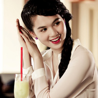Ngọc Trinh khai thác cơ thể tối đa