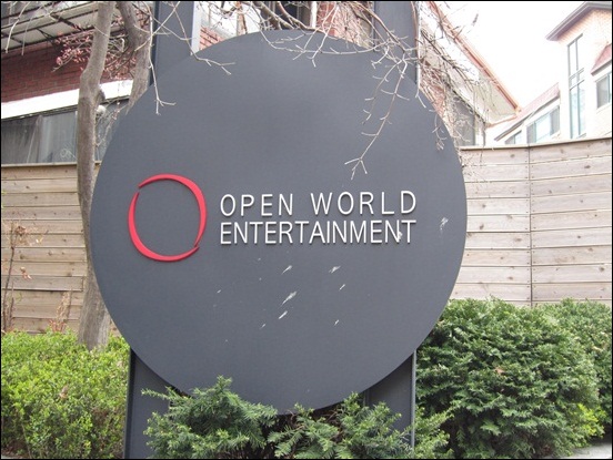 CEO "dê xồm" bị xét xử gây xôn xao, Phim, hop dong than xac, be boi tinh duc, showbiz han, ceo, open world entertainment, giam doc dieu hanh, cao trang, canh sat, tin tuc