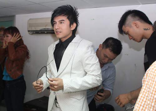 Thủy Tiên gây nghẽn "giao thông", Ca nhạc - MTV, Thuy Tien, tro lai, canh ga, hau truong, Dan Truong, Ha Ho, Doan Trang, am nhac buoc nhay, ca si, tin tuc