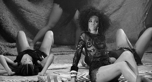Rihanna để ngực trần vẽ bodypainting, Ca nhạc - MTV, rihanna, Battleship, mat me, nhap vien, ngoi sao ca nhac, ngoi sao dien anh, sao hollywood, phim, ca nhac
