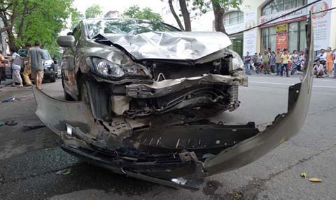 Hà Nội: "Xe điên" đâm 4 xe máy, 1 người chết - 2