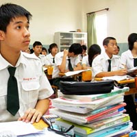 Học phí tăng theo điện, xăng