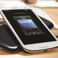 Galaxy S3 phả hơi nóng vào Apple