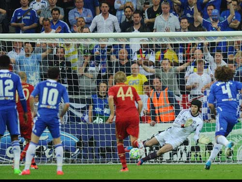 Petr Cech tiết lộ bí kíp bắt 11m, Cup C1 - Champions League, Bóng đá, thu thanh petr cech, petr cech, cech bat 11m, cech can pha 11m, cech xuat sac, chelsea, bayern, champions league, bongda, bong da 24h, ket qua bong da, bao bong da