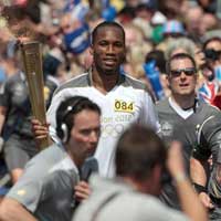 Video: Drogba rước đuốc Olympic