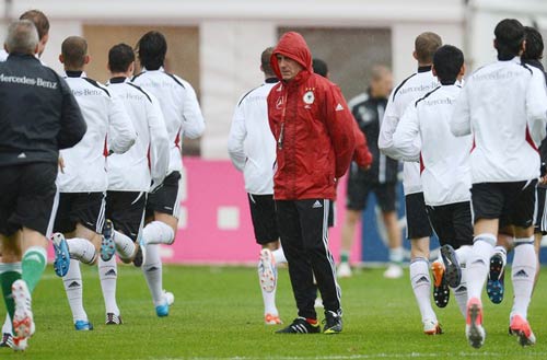 Thụy Sỹ - Đức: Xứng tầm giao hữu, Bóng đá, Thuy sy vs Duc, Thuy sy - Duc, thuy sy, duc, joachim loew, ozil, euro 2012, lich thi dau euro, lich euro, lich dau euro, lich euro 2012, lịch euro 2012, lịch thi đấu euro