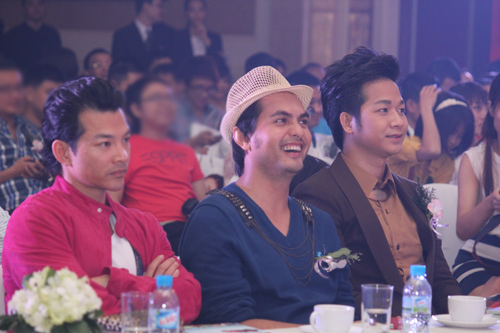 Cao Thái Sơn rạng rỡ mừng Vy Oanh, Ca nhạc - MTV, Vy Oanh, Cao Thai Son, Thanh Thao, Thuy Anh, album, hop bao, ca si, tin tuc