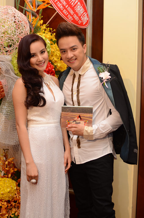 Cao Thái Sơn rạng rỡ mừng Vy Oanh, Ca nhạc - MTV, Vy Oanh, Cao Thai Son, Thanh Thao, Thuy Anh, album, hop bao, ca si, tin tuc