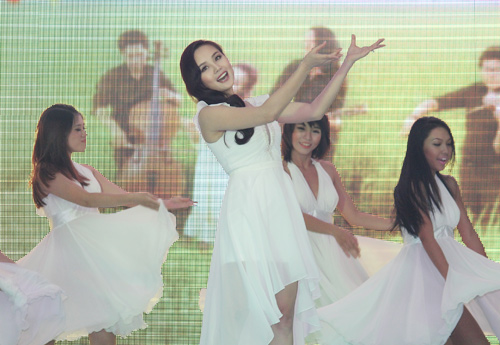 Cao Thái Sơn rạng rỡ mừng Vy Oanh, Ca nhạc - MTV, Vy Oanh, Cao Thai Son, Thanh Thao, Thuy Anh, album, hop bao, ca si, tin tuc