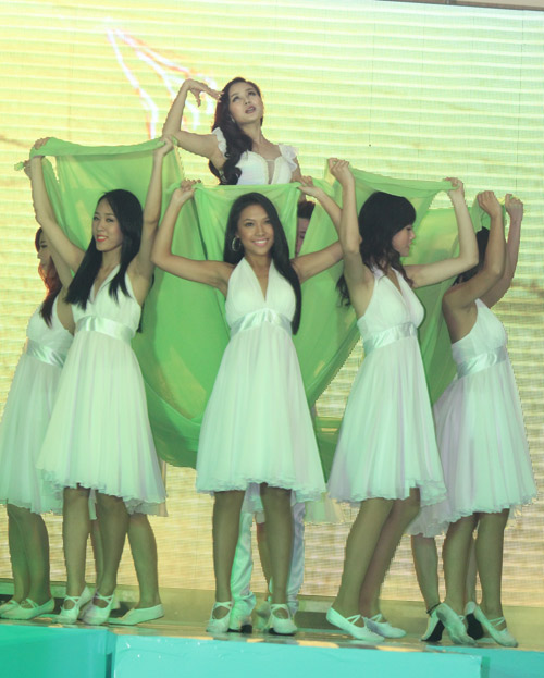 Cao Thái Sơn rạng rỡ mừng Vy Oanh, Ca nhạc - MTV, Vy Oanh, Cao Thai Son, Thanh Thao, Thuy Anh, album, hop bao, ca si, tin tuc