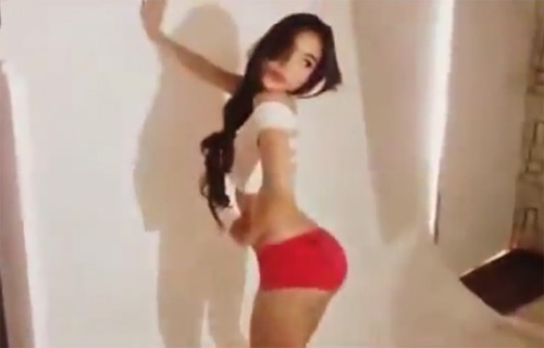 "Nóng mắt" xem Elly Trần tạo dáng - 5