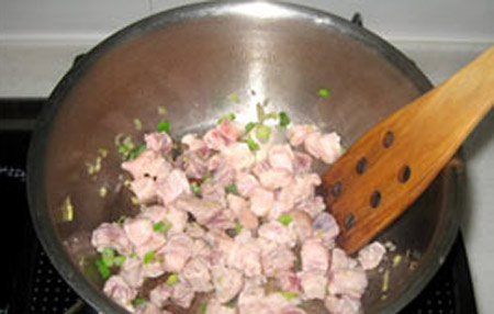 Canh mướp nấu thịt đậm đà bữa cơm chiều - 2