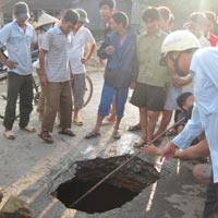 Hố tử thần xuất hiện, lộ ra "sông ngầm"