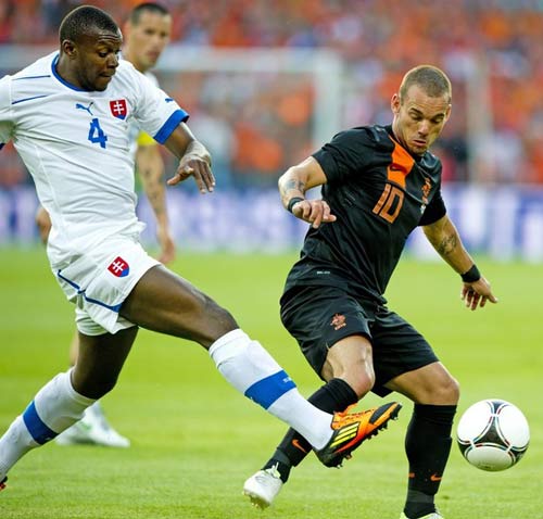 Sneijder chấn thương, Hà Lan thấp thỏm, Bóng đá, sneijder chan thuong, sneijder dinh chan thuong, dt ha lan, sneijder, tien ve sneijder, ha lan thang slovakia, hlv van marwijk, ha lan vs slovakia, video ha lan slovakia, euro 2012, lich thi dau euro, lich thi dau euro 2012, lich euro, lich dau euro, lich euro 2012