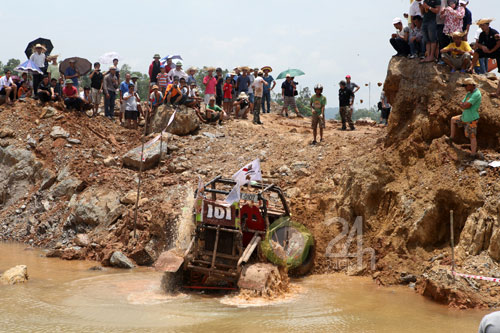 Khanh "cá mè" vô địch Hạ Long Challenge 2012, Các môn thể thao khác, Thể thao, Offroad, CLB Offroad Ha Noi, Ha Long Challenge 2012, nha vo dich, dua xe, dua xe dia hinh, o to, xe may, CLB Offroad, xe dua, dua xe o to