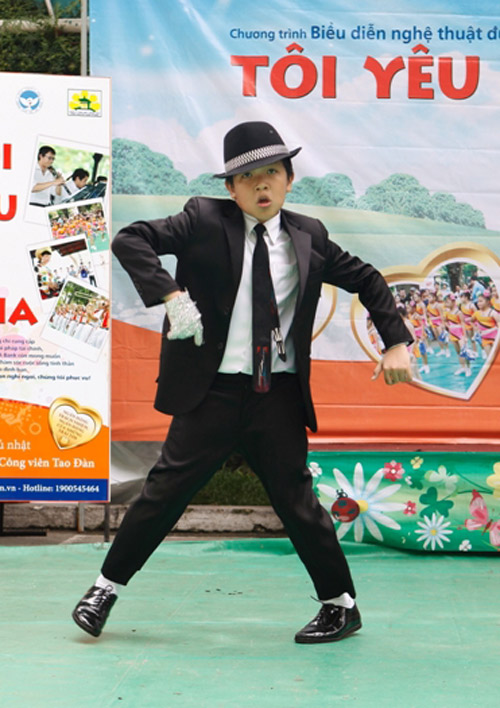 Bắt gặp Michael Khoa chạy sô, Ca nhạc - MTV, michael khoa, chay so, quoc te thieu nhi, cong vien tao dan, toi yeu su chia se