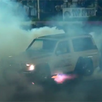 Dân chơi Ả Rập ‘điên cuồng’ drift Nissan Patrol