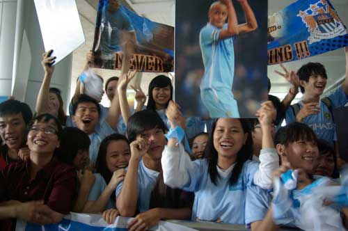 Fan háo hức đón Kompany đến Việt Nam, Bóng đá Ngoại hạng Anh, Bóng đá, Kompany sang viet nam, kompany, vincent kompany, man city, premier league, ngoai hang anh, bong da anh, bong da, ket qua bong da, bong da 24h, bao bong da