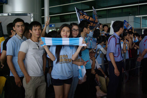 Fan háo hức đón Kompany đến Việt Nam, Bóng đá Ngoại hạng Anh, Bóng đá, Kompany sang viet nam, kompany, vincent kompany, man city, premier league, ngoai hang anh, bong da anh, bong da, ket qua bong da, bong da 24h, bao bong da