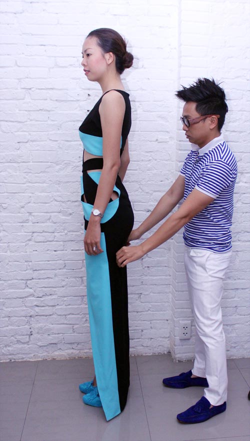 Siêu mẫu khoe mặt mộc, váy khoét - 4
