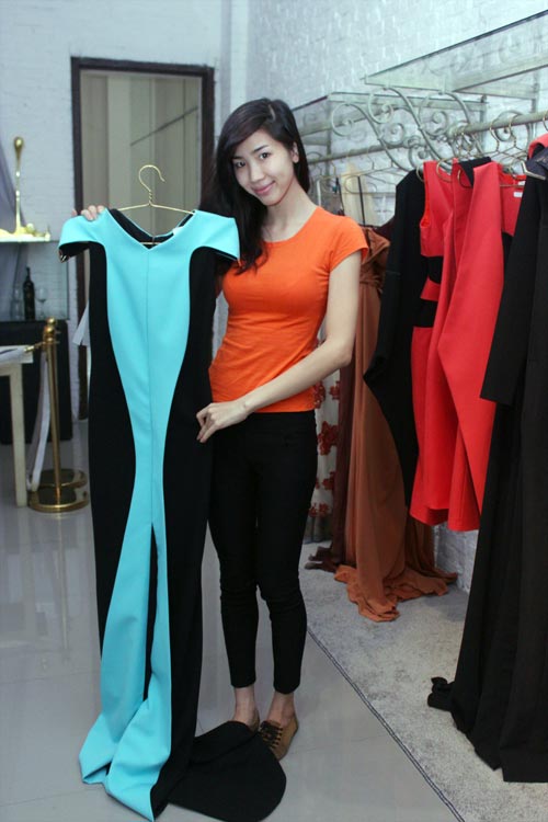 Siêu mẫu khoe mặt mộc, váy khoét - 9