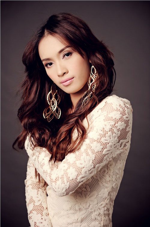 Ái Phương gợi cảm cùng sắc trắng - 5
