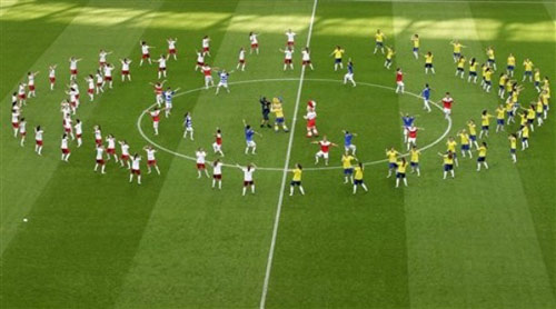 Video: Ấn tượng lễ khai mạc Euro 2012, Video bóng đá hot, Bóng đá, video khai mac euro 2012, video euro 2012, euro 2012, euro, lich thi dau euro 2012, lich euro 2012, ba lan, bong da, bao bong da, ket qua bong da, bong da 24h, lich thi dau bong da