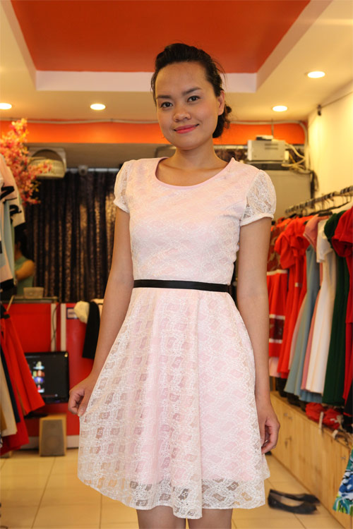 Tinh tế và nữ tính với váy ren - 2
