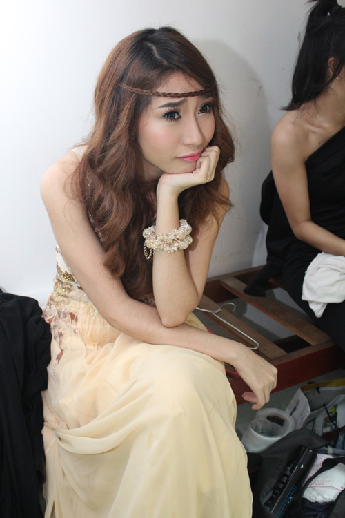 Noo Phước Thịnh "tình tứ" Đông Nhi, Mặt sau cánh gà, Ca nhạc - MTV, Dong Nhi, Noo Phuoc Thinh, Ha Ho, Ho Ngoc Ha, Khong Tu Quynh, Am nhac buoc nhay, hau truong, ca si, tin tuc