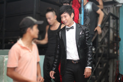 Noo Phước Thịnh "tình tứ" Đông Nhi, Mặt sau cánh gà, Ca nhạc - MTV, Dong Nhi, Noo Phuoc Thinh, Ha Ho, Ho Ngoc Ha, Khong Tu Quynh, Am nhac buoc nhay, hau truong, ca si, tin tuc
