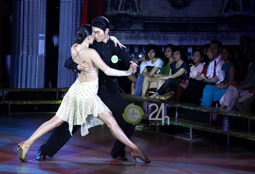 Anh Thư trả lời về tin đồn mua tin nhắn, Ca nhạc - MTV, Anh Thu, Viet Tu, buoc nhay hoan vu 2012, nguyen vu, khanh thi, chi anh, ban nhay, buoc nhay, dien vien, dao dien