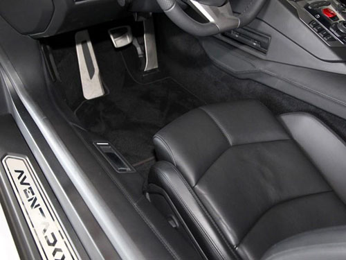 Cận cảnh "siêu bò" Aventador của Cường đô la - 13