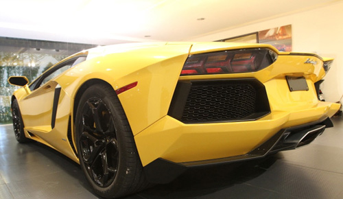 Cận cảnh "siêu bò" Aventador của Cường đô la - 3